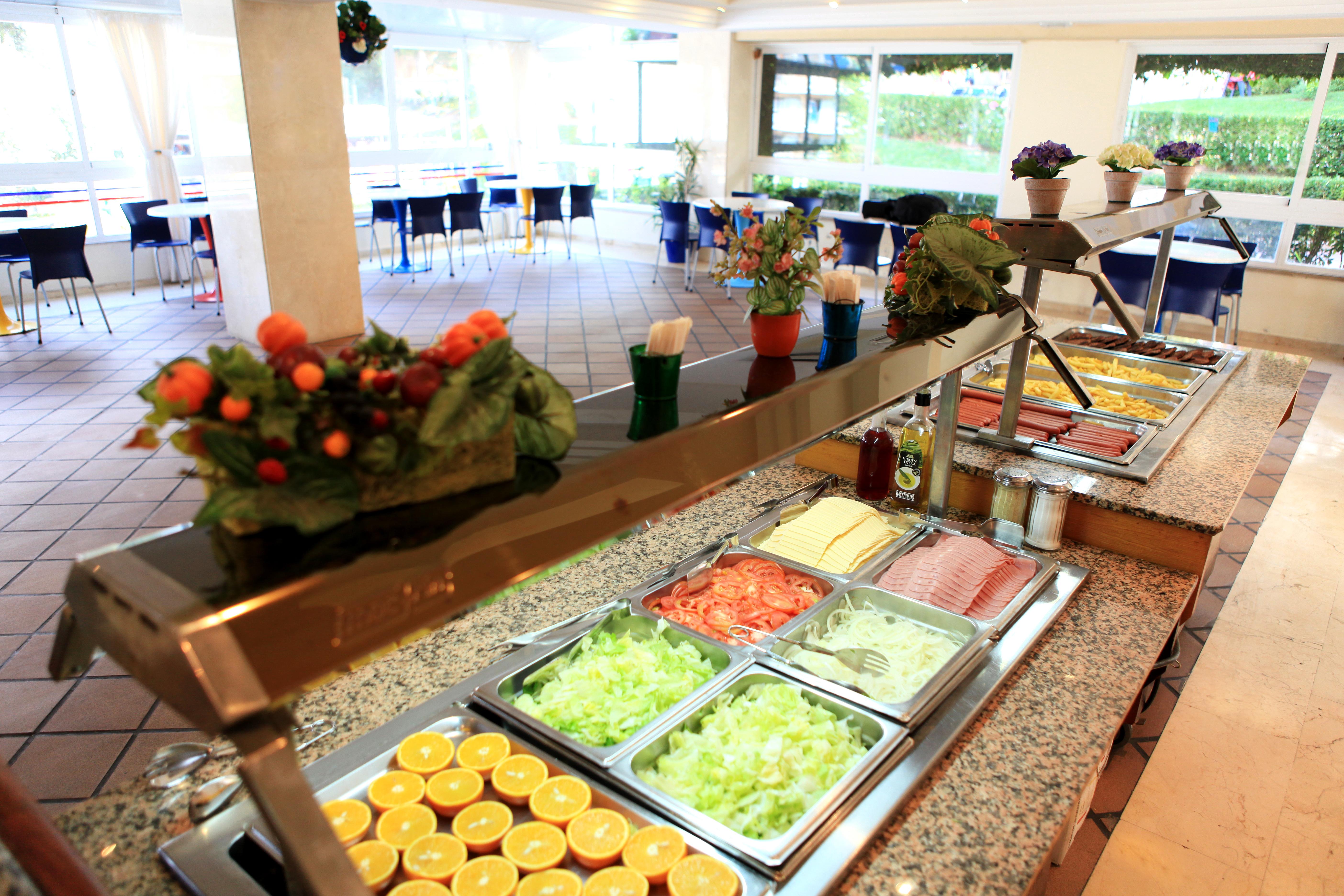 Sahara Nubia Gobi Hotell Ses Cadenes Exteriör bild Breakfast buffet at a hotel