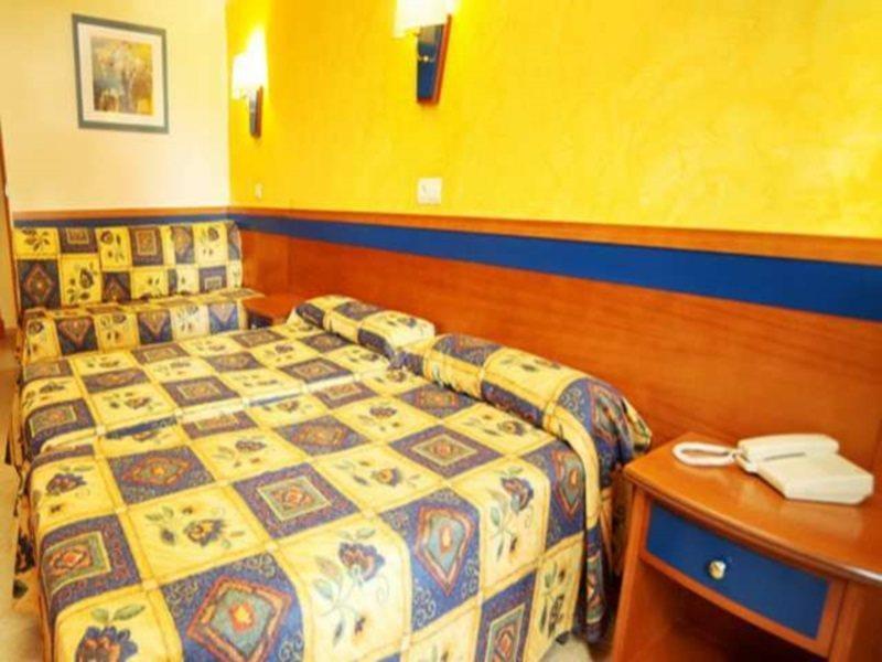 Sahara Nubia Gobi Hotell Ses Cadenes Exteriör bild A room at the hotel