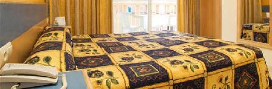 Sahara Nubia Gobi Hotell Ses Cadenes Exteriör bild A room at the hotel